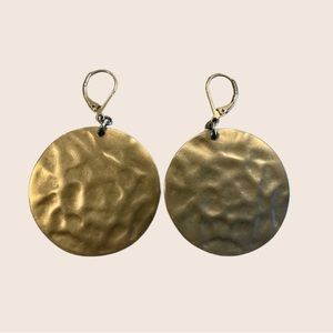 Kenneth Cole dangling textured gold circle earrings